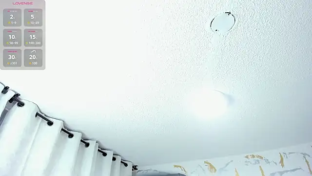 Snapshot of Cristal_Velle chatting on December 2025 12:21:01 PM Cristal Velle online show from December 2025 12:21:01 PM