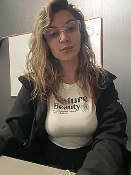 Isabella Varella online show from February 2026 12:34:01 PM