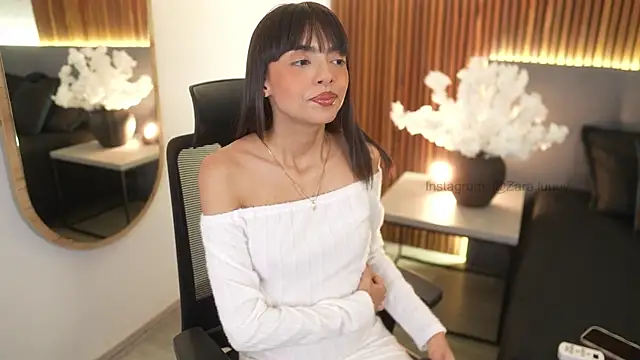 Snapshot of ZaraLuuv chatting on November 2025 07:05:01 PM ZaraLuuv online show from November 2025 07:05:01 PM