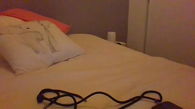 Valentinette online show from October 2025 07:43:01 PM