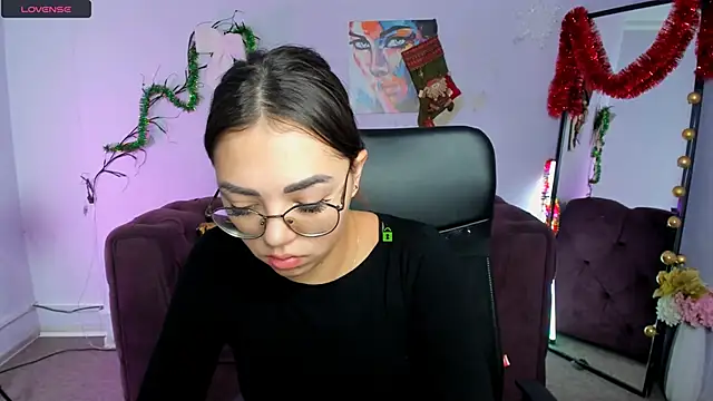 Snapshot of kiki_swan chatting on January 2026 06:48:01 AM kiki swan online show from January 2026 06:48:01 AM