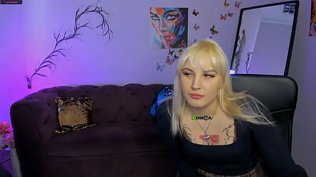 Snapshot of kiki_swan chatting on January 2026 07:02:02 AM kiki swan online show from January 2026 07:02:02 AM