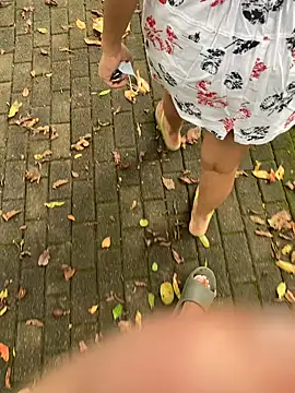 UproseOval online show from October 2025 09:10:01 AM