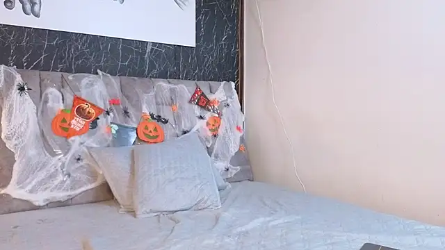 nicelle carson  online show from October 2025 12:00:02 PM