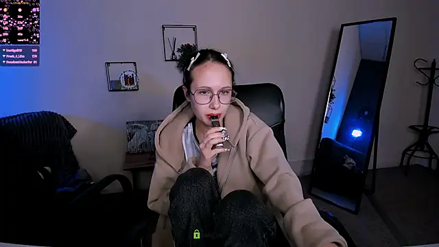 Snapshot of mona_cloud chatting on September 2025 10:42:01 PM mona cloud online show from September 2025 10:42:01 PM