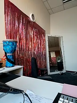 Juicy PeachLux online show from November 2025 05:51:01 AM