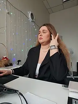 Snapshot of Juicy_PeachLux chatting on May 2026 05:46:02 AM Juicy PeachLux online show from May 2026 05:46:02 AM