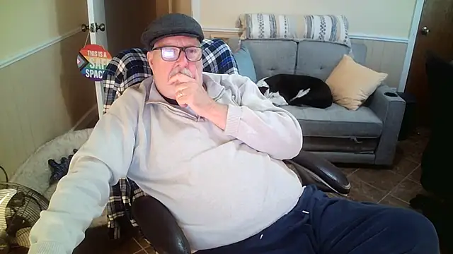 Snapshot of superbearboss chatting on March 2026 08:02:02 PM superbearboss online show from March 2026 08:02:02 PM