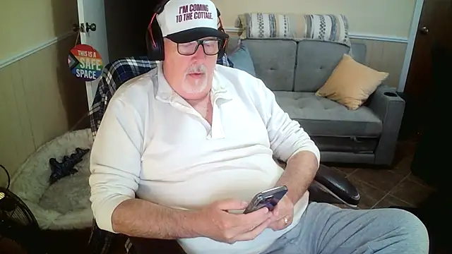 Snapshot of superbearboss chatting on March 2026 04:55:01 PM superbearboss online show from March 2026 04:55:01 PM