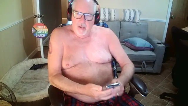 Snapshot of superbearboss chatting on April 2026 03:09:01 PM superbearboss online show from April 2026 03:09:01 PM