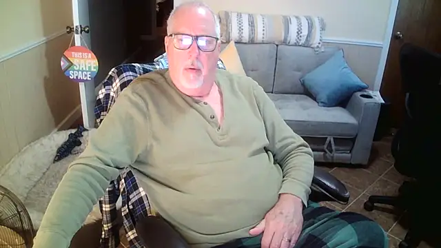 Snapshot of superbearboss chatting on April 2026 04:51:01 PM superbearboss online show from April 2026 04:51:01 PM