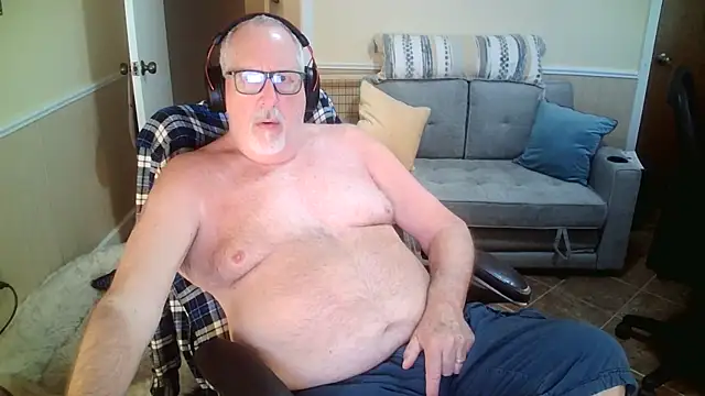 Snapshot of superbearboss chatting on April 2026 07:08:02 PM superbearboss online show from April 2026 07:08:02 PM