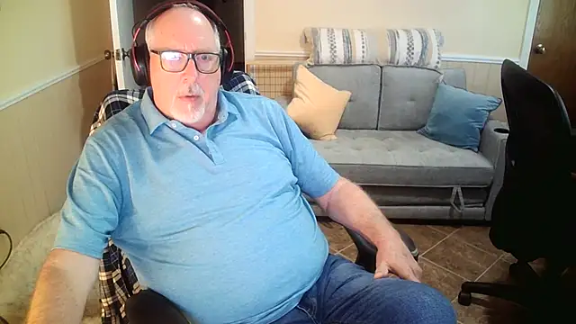 Snapshot of superbearboss chatting on April 2026 06:25:02 PM superbearboss online show from April 2026 06:25:02 PM