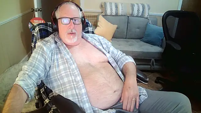 Snapshot of superbearboss chatting on April 2026 10:43:01 PM superbearboss online show from April 2026 10:43:01 PM