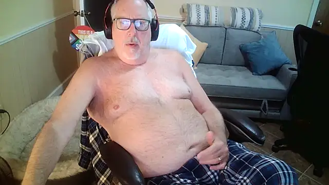 Snapshot of superbearboss chatting on April 2026 02:37:01 PM superbearboss online show from April 2026 02:37:01 PM