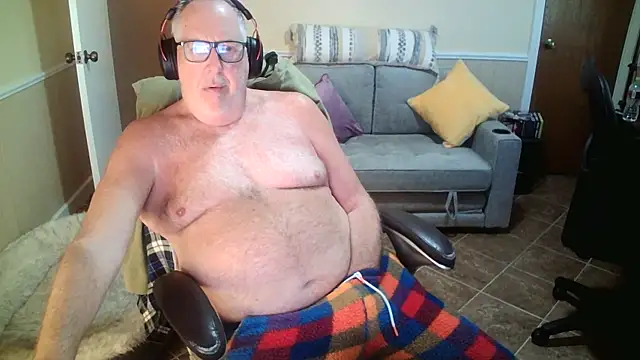 Snapshot of superbearboss chatting on June 2026 08:33:02 PM superbearboss online show from June 2026 08:33:02 PM