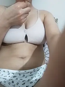 saraaxx1 online show from June 2026 03:45:01 PM