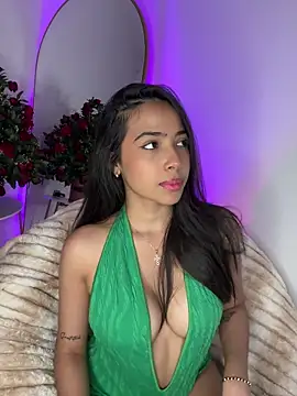 Snapshot of _Emily_Thompson_ chatting on November 2025 04:35:01 AM Emily Thompson online show from November 2025 04:35:01 AM