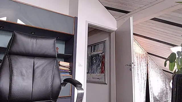 Snapshot of munichrubber chatting on December 2024 08:23:02 AM munichrubber online show from December 2024 08:23:02 AM