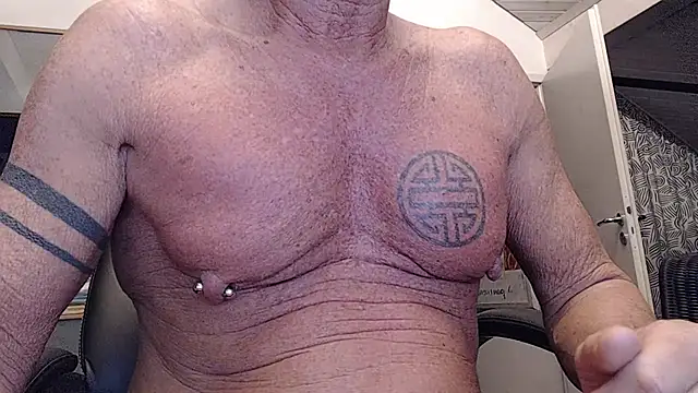 Snapshot of munichrubber chatting on October 2025 03:51:02 AM munichrubber online show from October 2025 03:51:02 AM