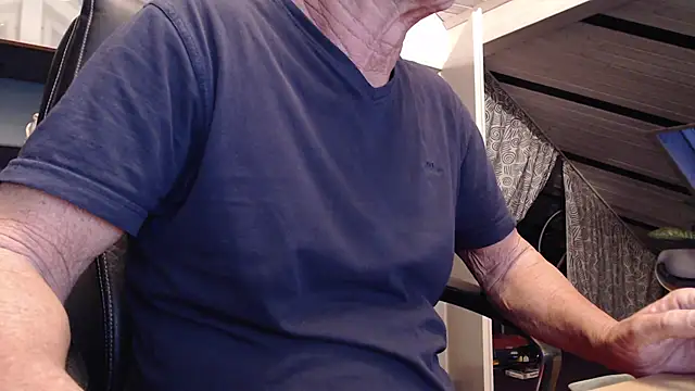 Snapshot of munichrubber chatting on November 2025 05:40:01 AM munichrubber online show from November 2025 05:40:01 AM