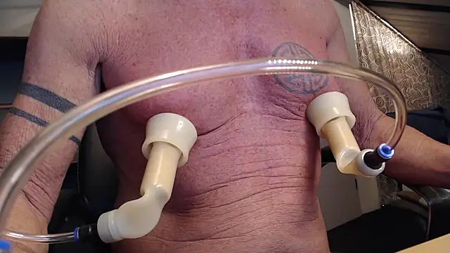 Snapshot of munichrubber chatting on November 2025 05:56:01 PM munichrubber online show from November 2025 05:56:01 PM