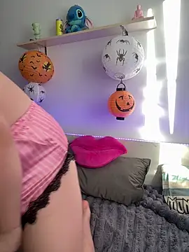 MiraLuccian online show from October 2025 02:06:02 PM