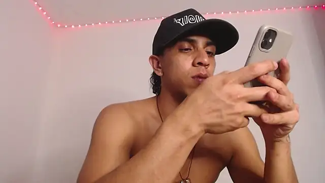 Monkey uchiha777 online show from February 2026 02:38:01 AM