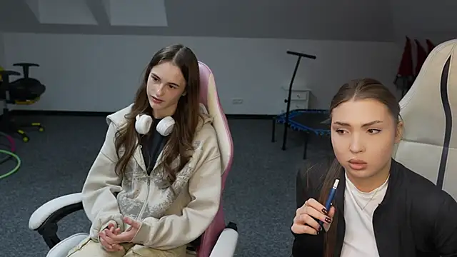 Snapshot of Billie054 chatting on November 2025 11:54:01 AM Billie054 online show from November 2025 11:54:01 AM