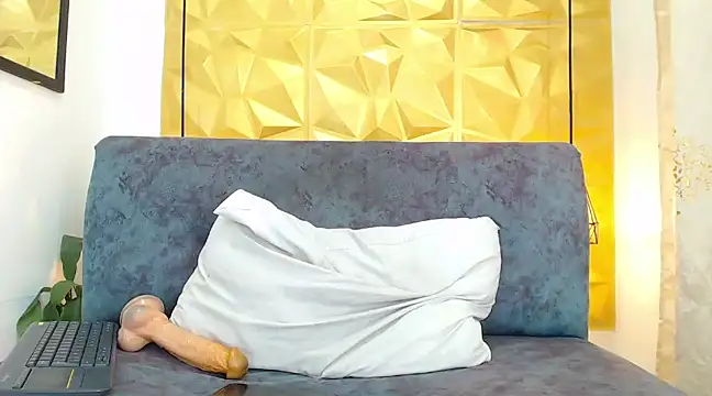 Small Hot19 online show from March 2025 05:46:01 PM