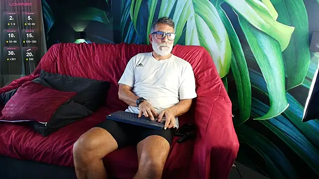 LukeCrews online show from October 2025 07:10:02 PM