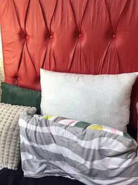 Snapshot of BondiBitch chatting on October 2025 09:28:02 AM BondiBitch online show from October 2025 09:28:02 AM