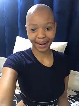 Snapshot of BondiBitch chatting on October 2025 09:30:01 PM BondiBitch online show from October 2025 09:30:01 PM