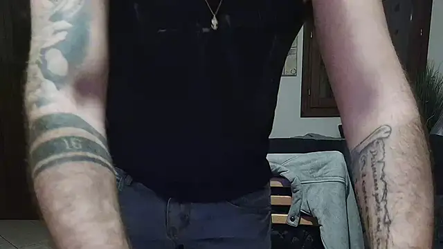 Snapshot of maialinofriuli chatting on November 2025 11:26:02 PM maialinofriuli online show from November 2025 11:26:02 PM