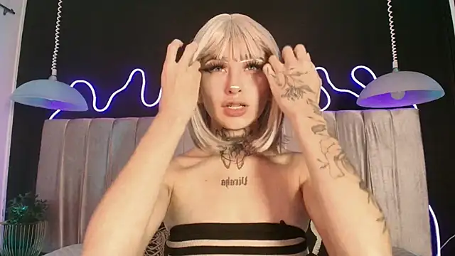 Zhally Dee online show from April 2026 07:51:02 PM