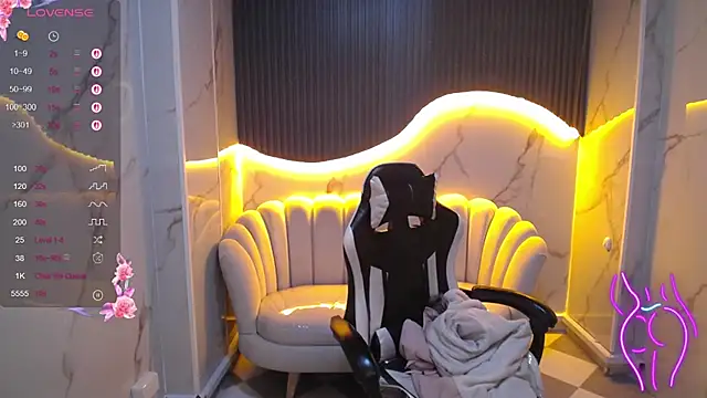 Snapshot of _wendy_b chatting on October 2025 02:56:02 AM wendy b online show from October 2025 02:56:02 AM