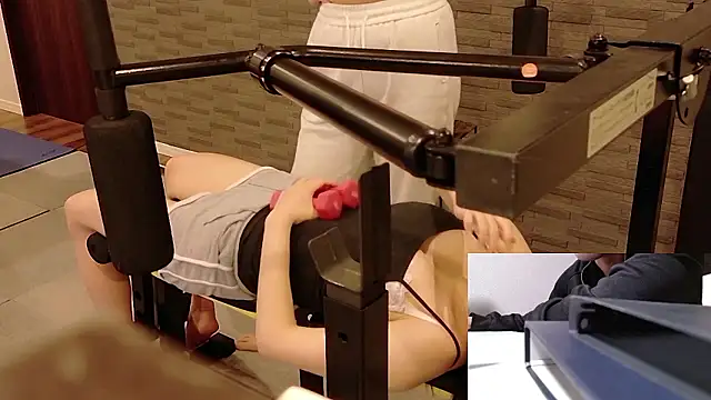 Snapshot of Stretch-man chatting on November 2025 08:04:02 AM Stretch-man online show from November 2025 08:04:02 AM