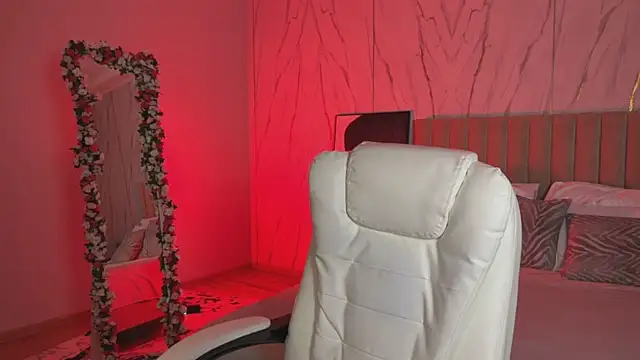 Snapshot of _Vikky_Moon_ chatting on November 2025 12:57:01 AM Vikky Moon online show from November 2025 12:57:01 AM