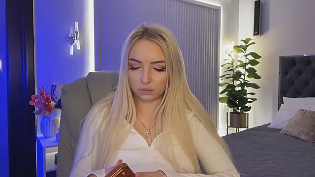 Snapshot of OhMyEmma chatting on November 2025 01:15:01 AM OhMyEmma online show from November 2025 01:15:01 AM