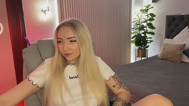 Snapshot of OhMyEmma chatting on November 2025 01:17:01 AM OhMyEmma online show from November 2025 01:17:01 AM