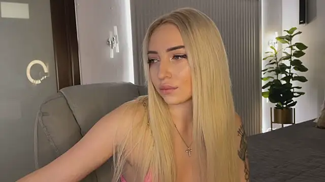 Snapshot of OhMyEmma chatting on November 2025 01:20:02 AM OhMyEmma online show from November 2025 01:20:02 AM