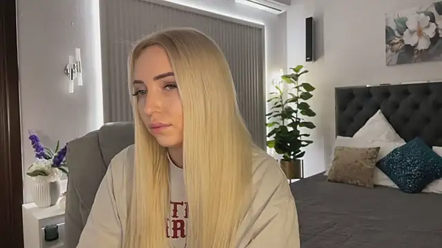 Snapshot of OhMyEmma chatting on December 2025 01:15:02 AM OhMyEmma online show from December 2025 01:15:02 AM