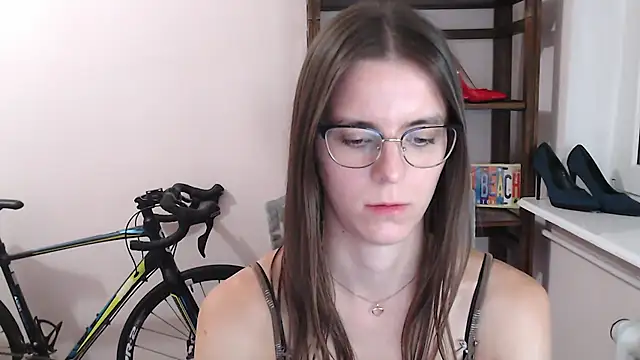 love megi online show from April 2026 06:35:01 PM