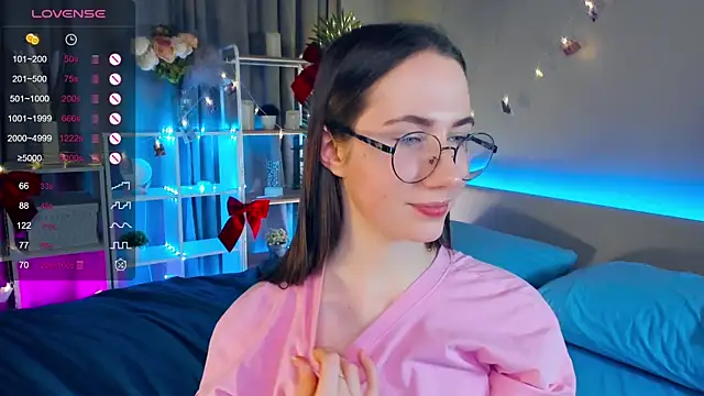 Snapshot of Kira_mindnes chatting on March 2025 02:07:02 AM Kira mindnes online show from March 2025 02:07:02 AM