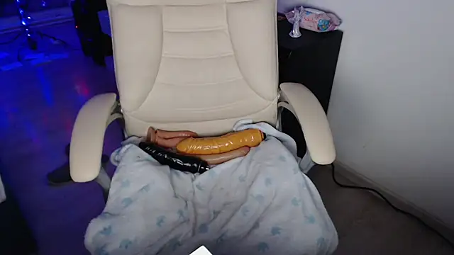 ElssaRush online show from December 2025 06:25:02 PM