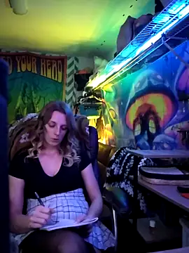 Snapshot of AlicePayne chatting on January 2026 05:11:01 AM AlicePayne online show from January 2026 05:11:01 AM