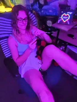 Snapshot of AlicePayne chatting on February 2026 05:23:01 AM AlicePayne online show from February 2026 05:23:01 AM