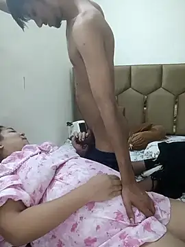 Snapshot of Strip-Couples chatting on March 2025 07:42:02 PM Strip-Couples online show from March 2025 07:42:02 PM