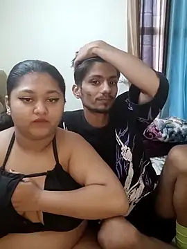 Snapshot of Strip-Couples chatting on March 2025 12:46:01 PM Strip-Couples online show from March 2025 12:46:01 PM