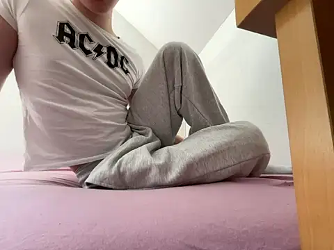 lukaskrtr online show from March 2026 11:39:02 AM